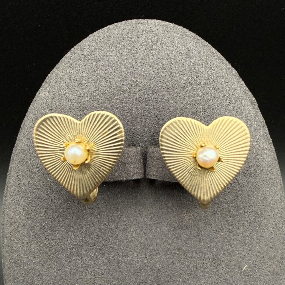Vintage Faux Pear Gold Tone Heart Screwback Earrings Mid Century Sunburst Design